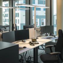 SLV 1007466 WORKLIGHT PRO LED-Stehleuchte 150W, 20.000 lm, 4000K neutralweiß, direkt/indirekt, Touch-Dimmung, Sensorsteuerung, Weiß/Weiß